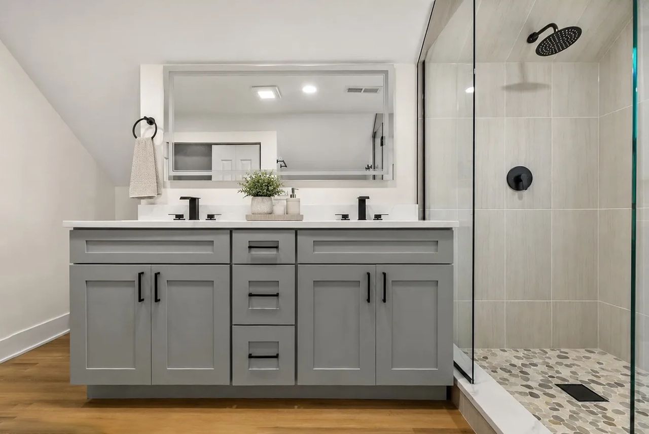 Primary bath, Oak Lawn